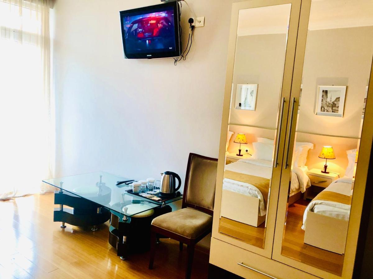 Hotel Aisi Batumi Kültér fotó