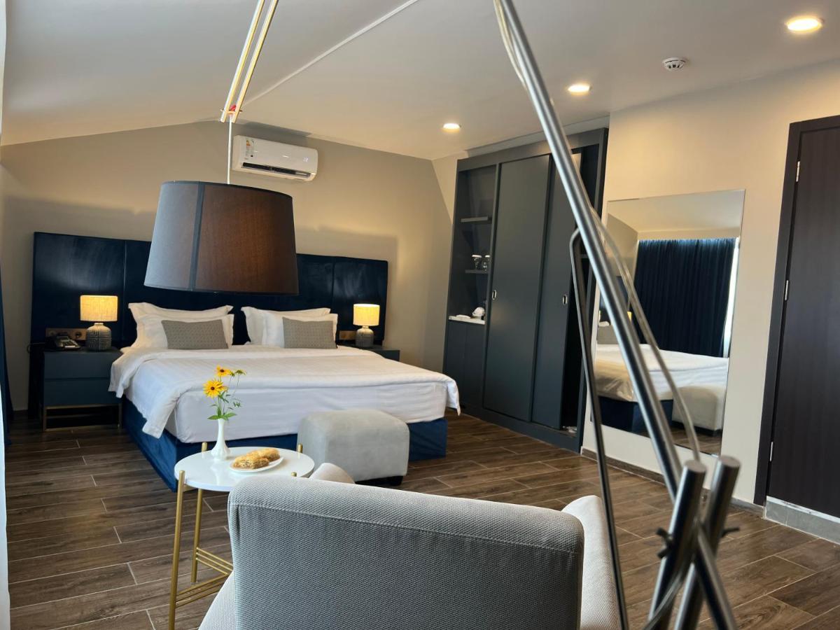 Hotel Aisi Batumi Kültér fotó