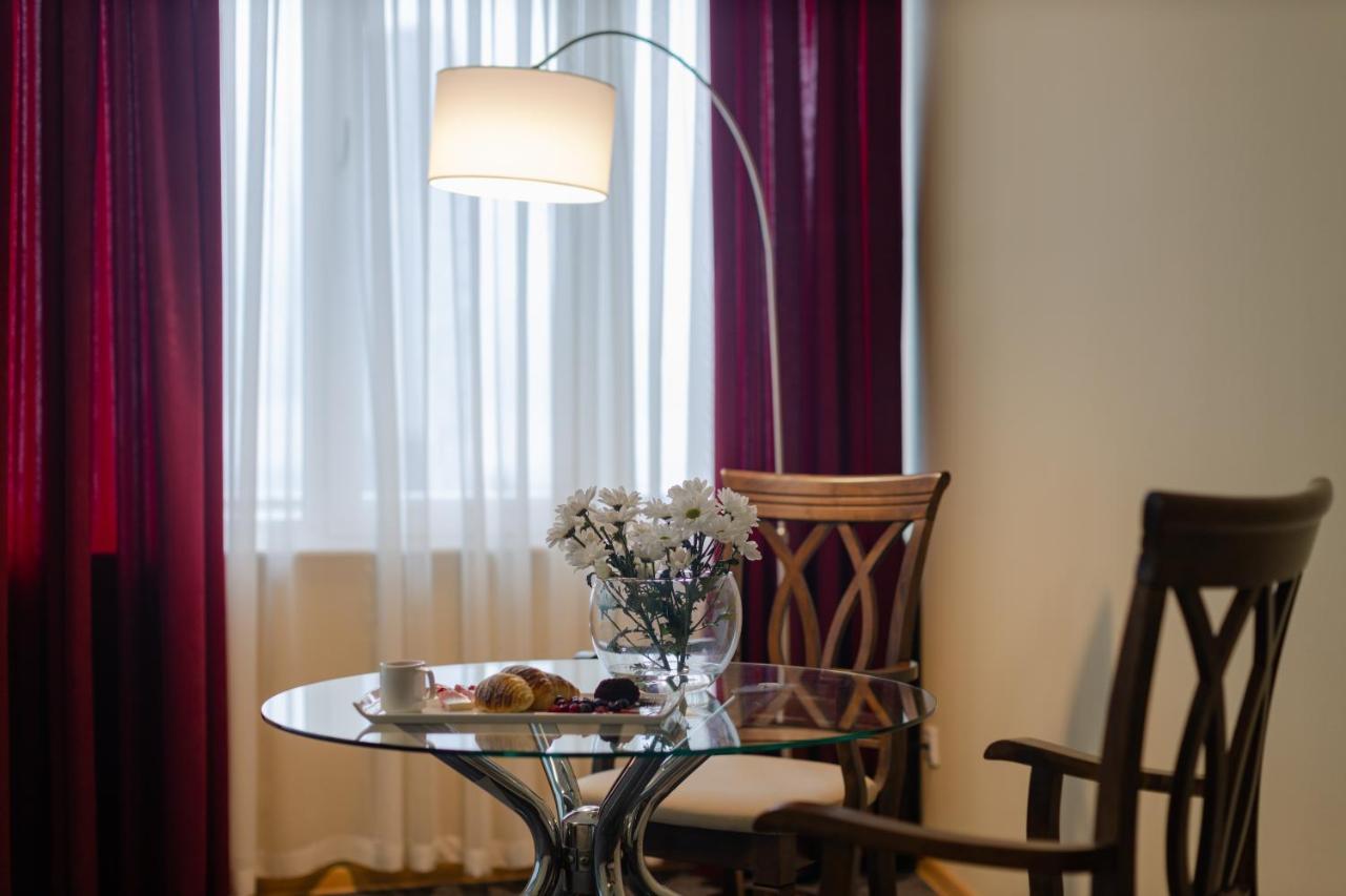 Hotel Aisi Batumi Kültér fotó