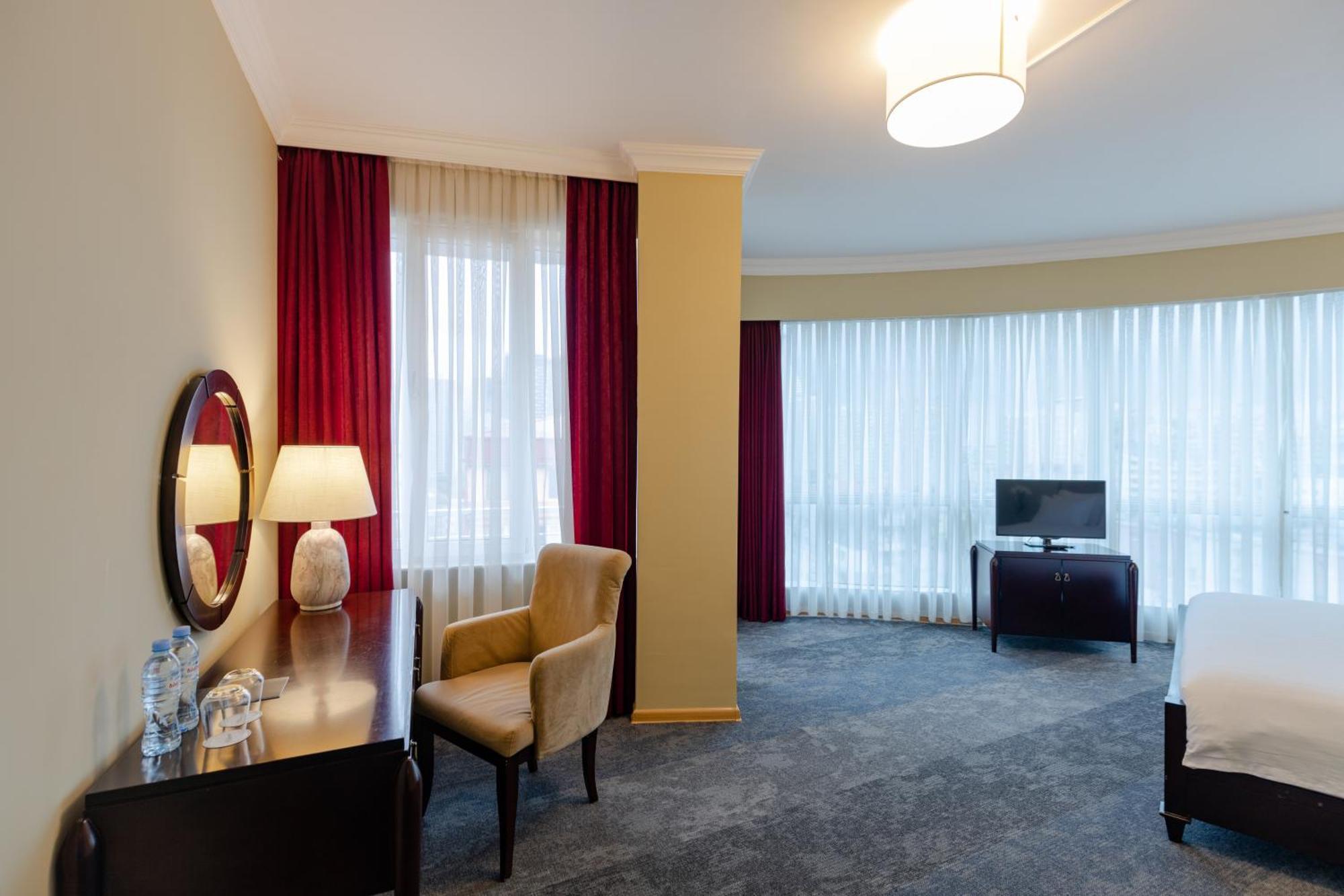 Hotel Aisi Batumi Kültér fotó