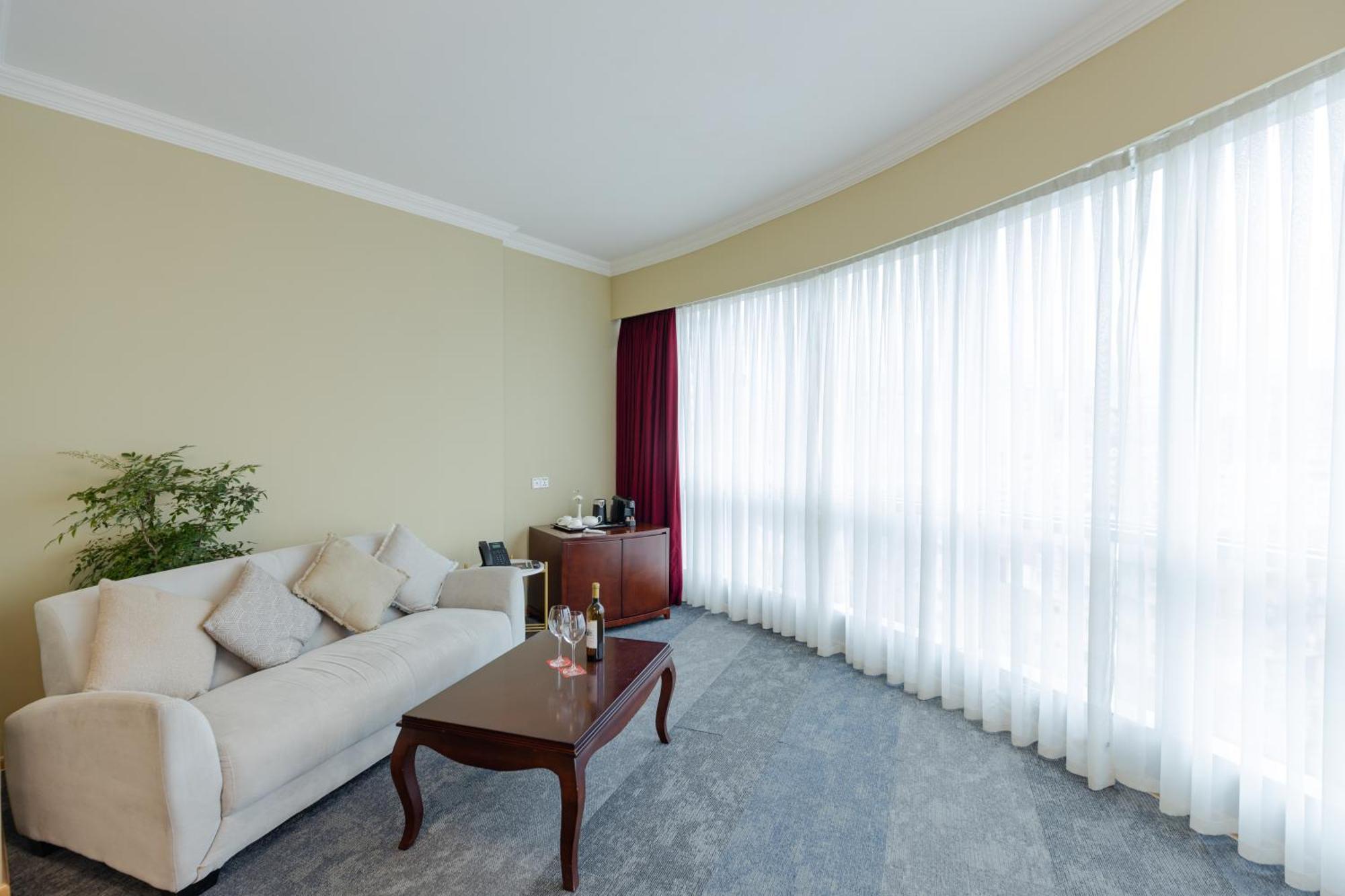 Hotel Aisi Batumi Kültér fotó