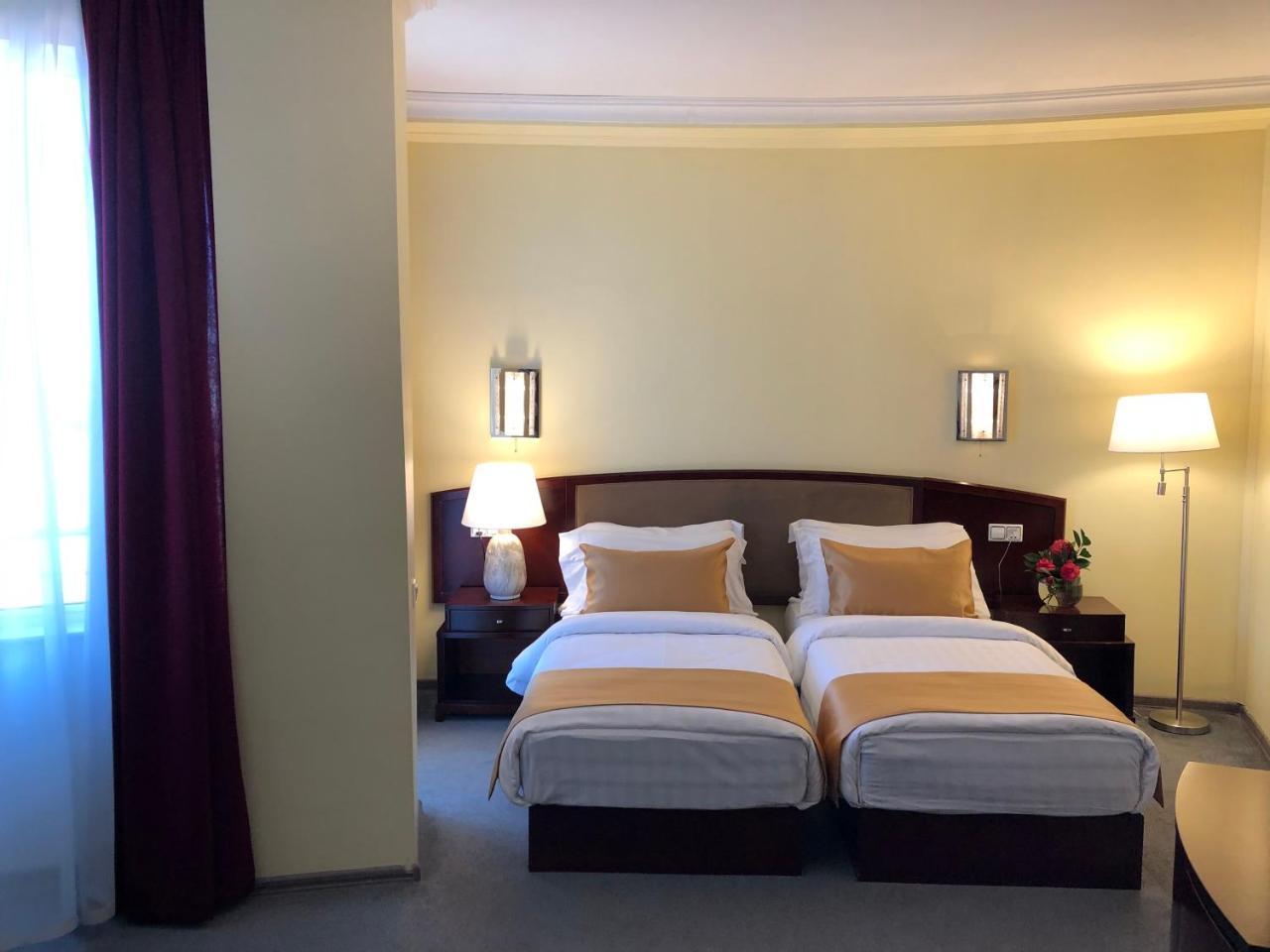 Hotel Aisi Batumi Kültér fotó