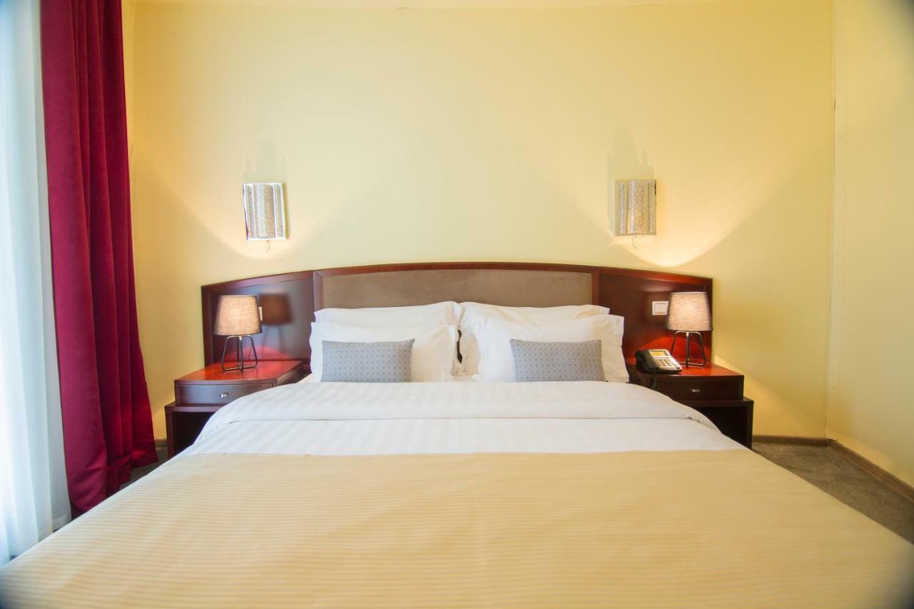 Hotel Aisi Batumi Kültér fotó